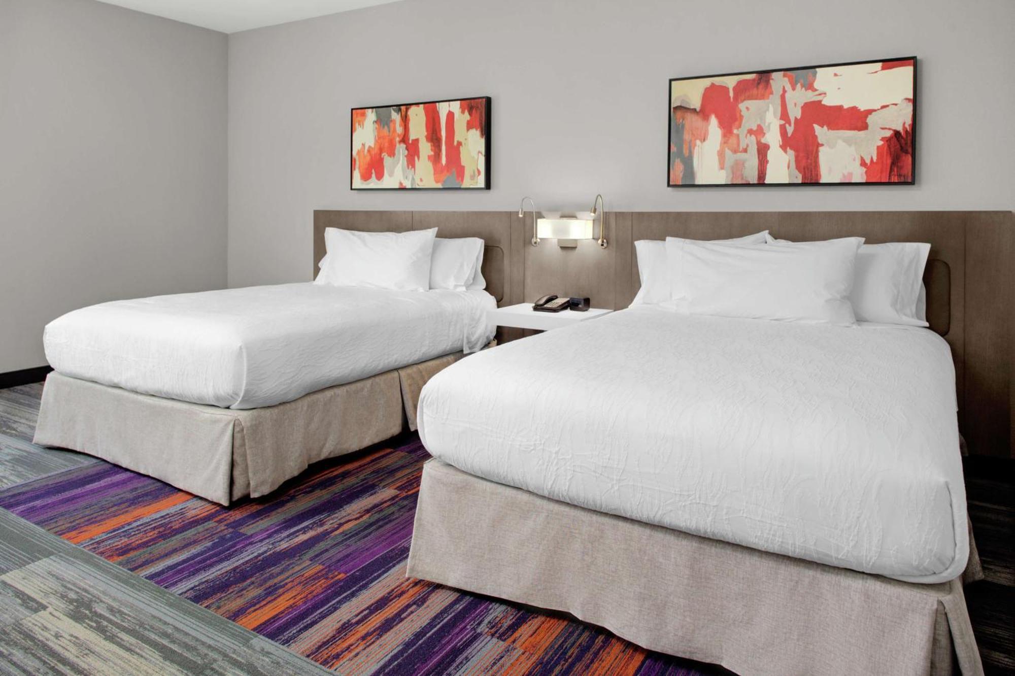 Hilton Garden Charlotte Waverly 3*